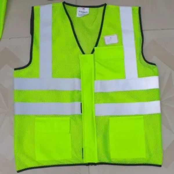 Top 5 Lưu Ý Quan Trọng Khi Chọn Áo Gile Phản Quang Có Túi Cho Doanh Nghiệp Năm 2025 1 Áo Gile Phản Quang Có Túi Thời Trang